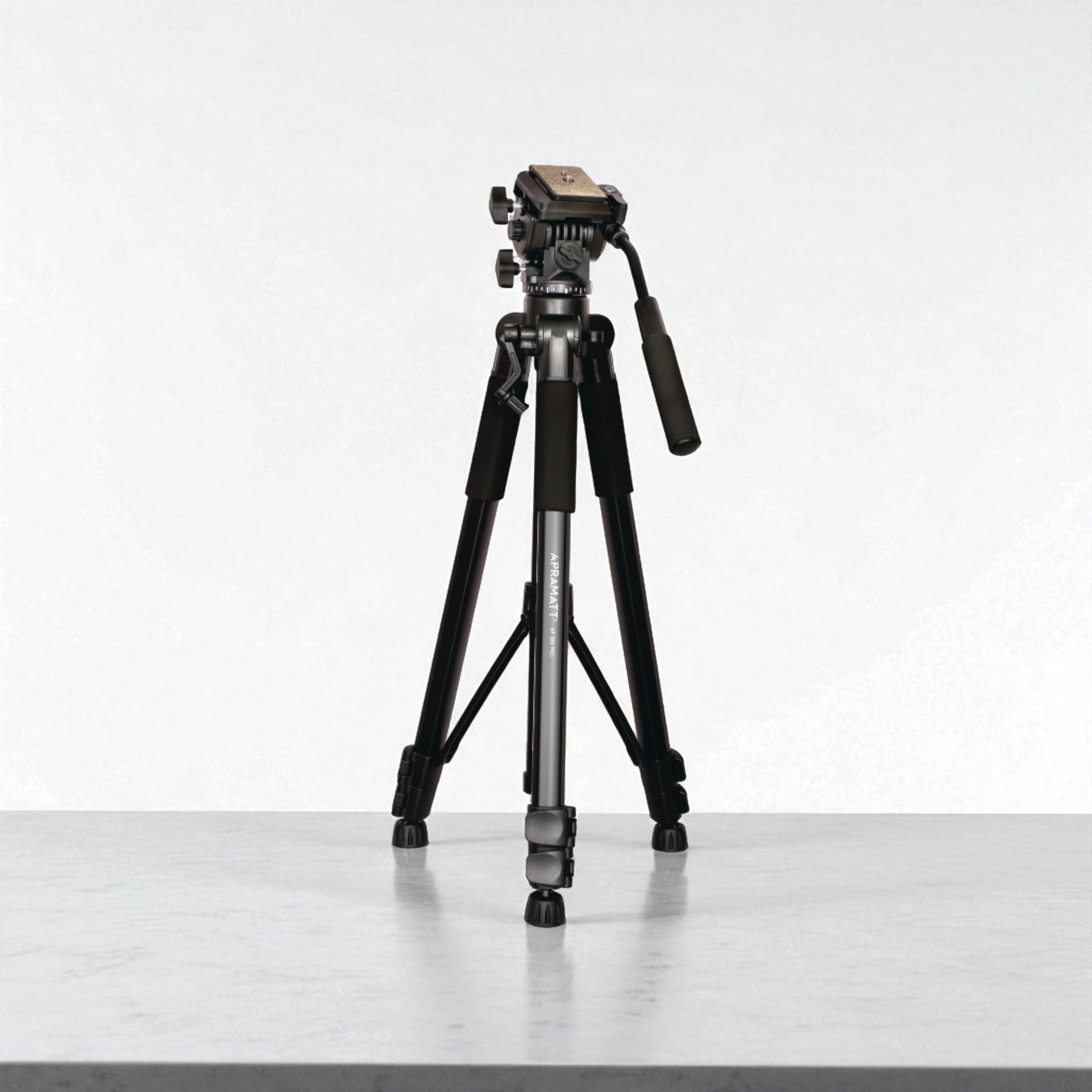 AP 880 Pro Tripod